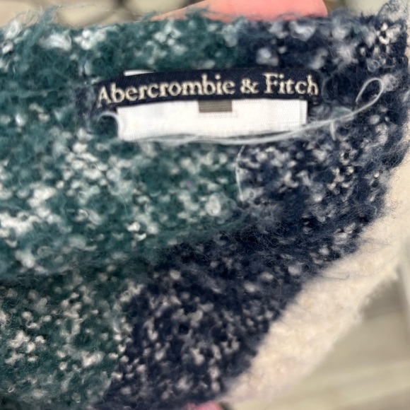 Abercrombie & Fitch Blanket Scarf in Green and Navy - Picture 3 of 4